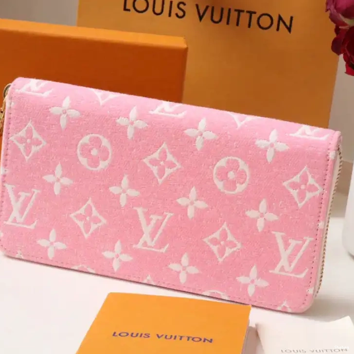 2204DJ0036 Bag LV 0608